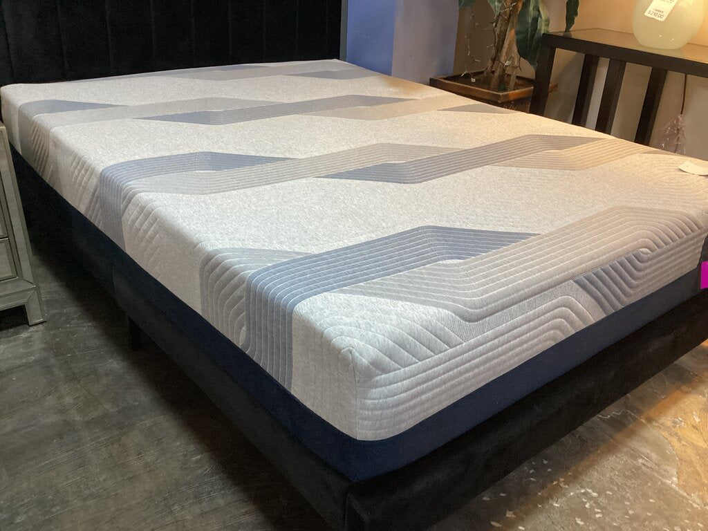 85026 Serta Icomfort Queen Mattress