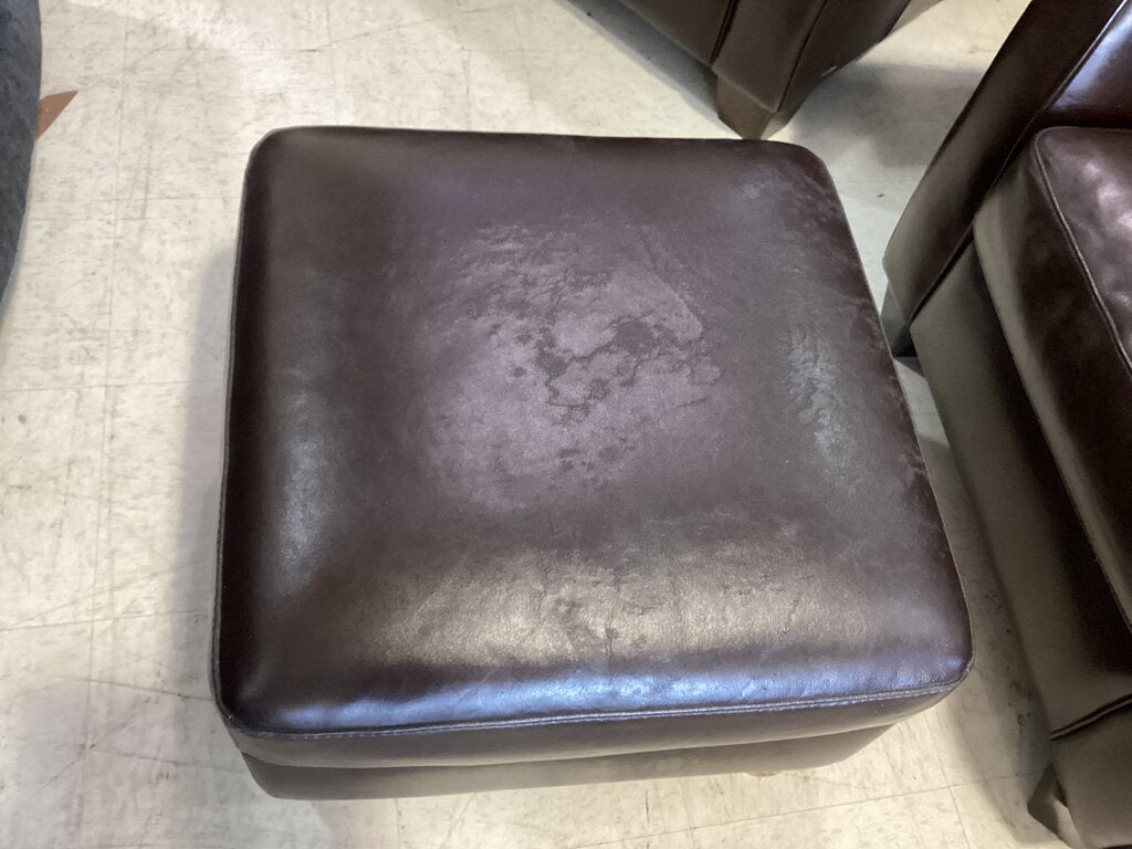 85070 - Natuzzi Loveseat & Chair w/Ottoman 67/43x33x36, otto 24x24x17