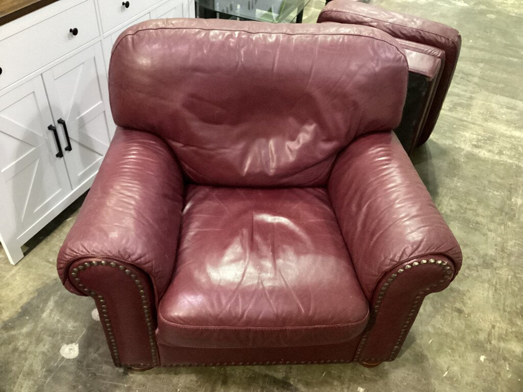 85063 - Burgundy Leather Club Chair 42x34x34