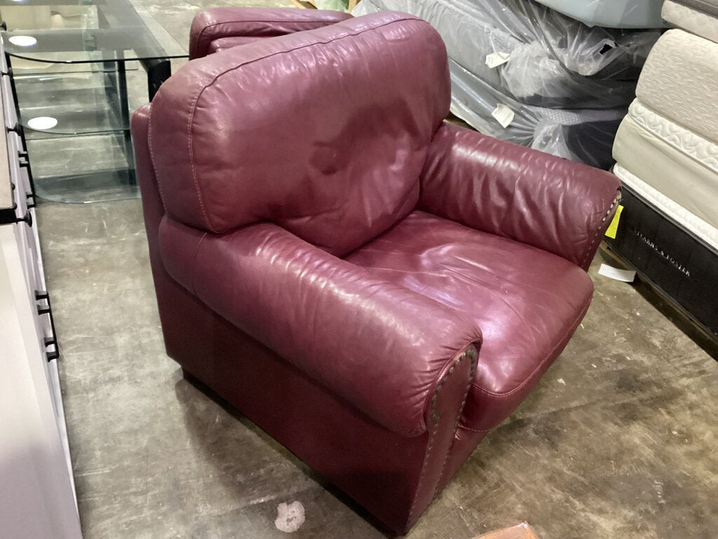85063 - Burgundy Leather Club Chair 42x34x34