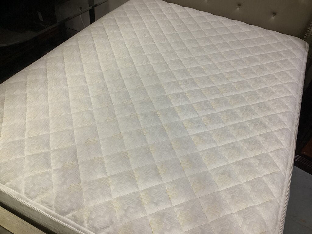 80827 - Serta Trump Home Metropolitan Queen Mattress