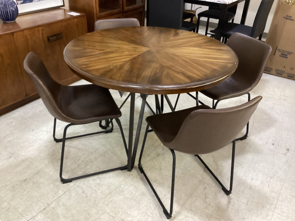 85131 - Ashley Centiar 5pc Dining 43x31