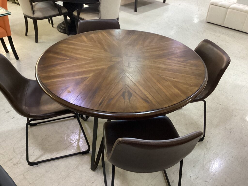 85131 - Ashley Centiar 5pc Dining 43x31