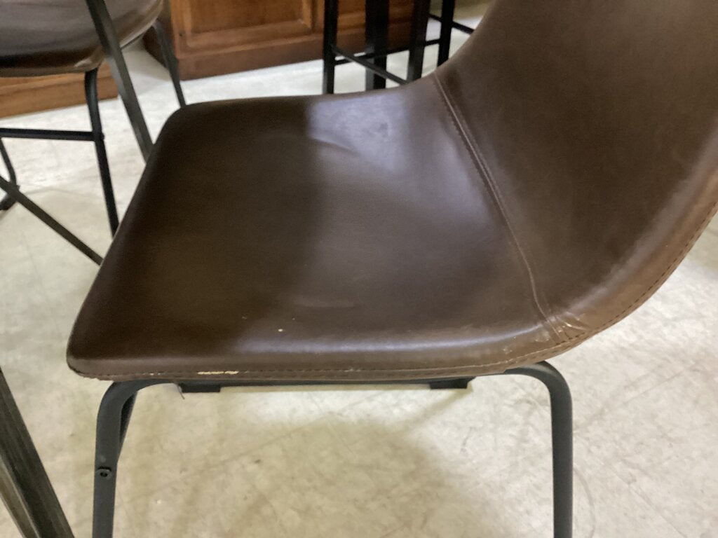 85131 - Ashley Centiar 5pc Dining 43x31