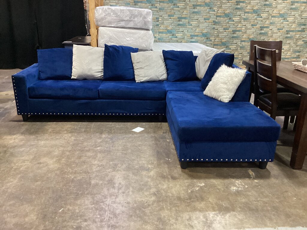 85113 - Blue Velour 2pc Sectional 106x81x30