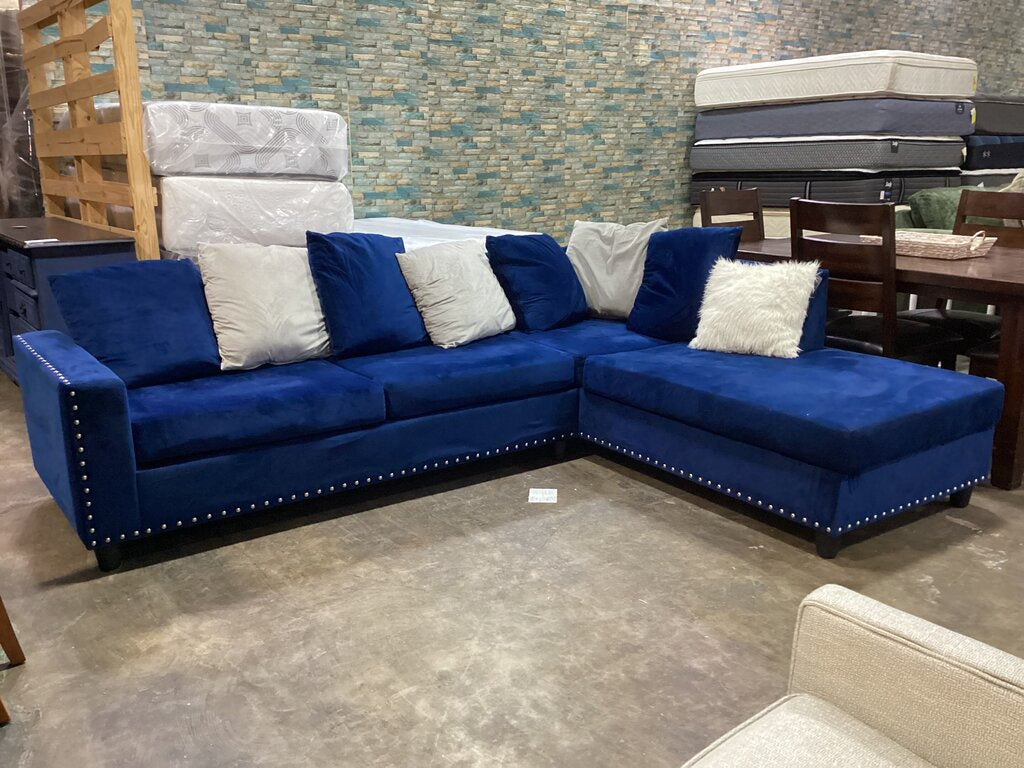 85113 - Blue Velour 2pc Sectional 106x81x30