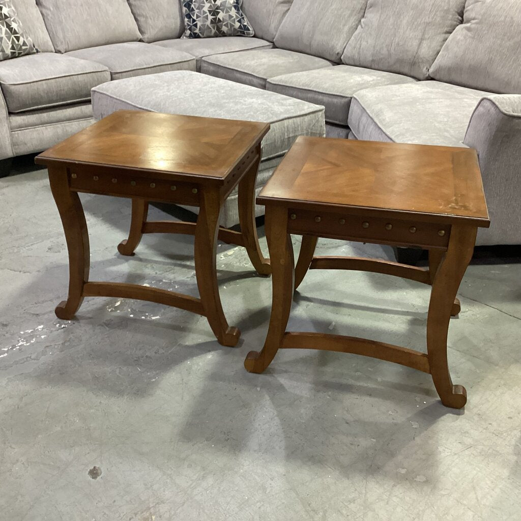85129 - Ashley Pair of End Tables 24x24x24
