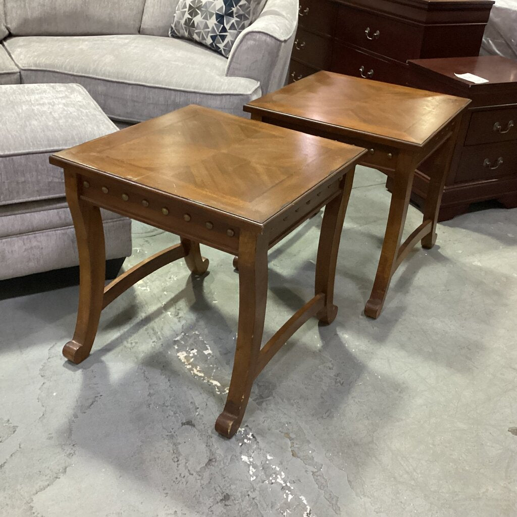85129 - Ashley Pair of End Tables 24x24x24