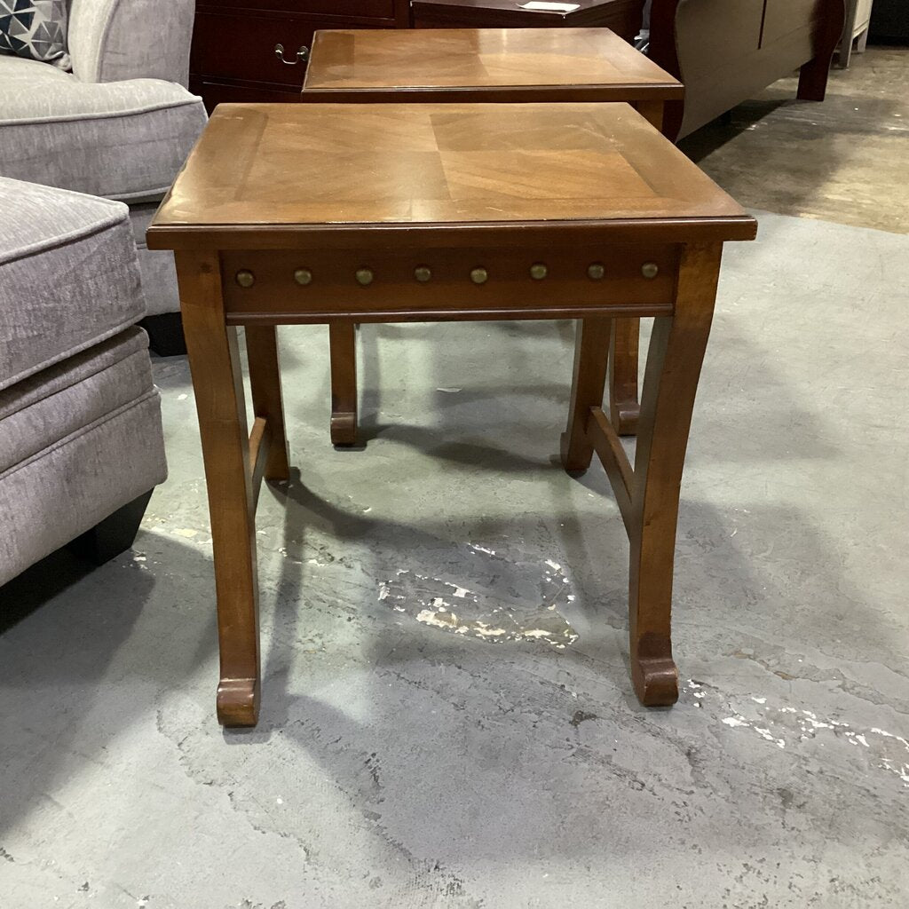 85129 - Ashley Pair of End Tables 24x24x24