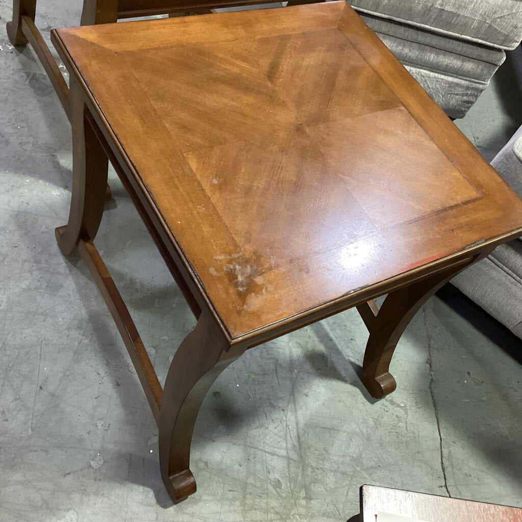 85129 - Ashley Pair of End Tables 24x24x24