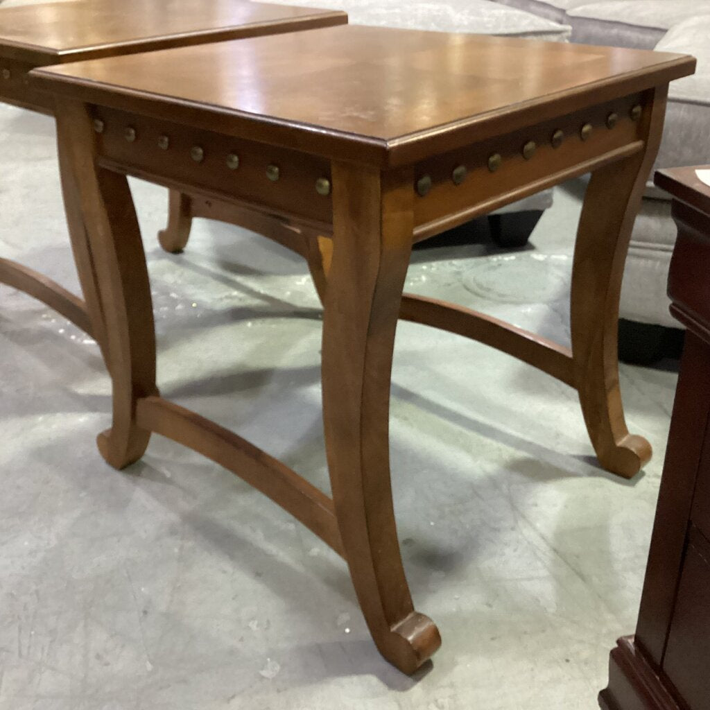 85129 - Ashley Pair of End Tables 24x24x24