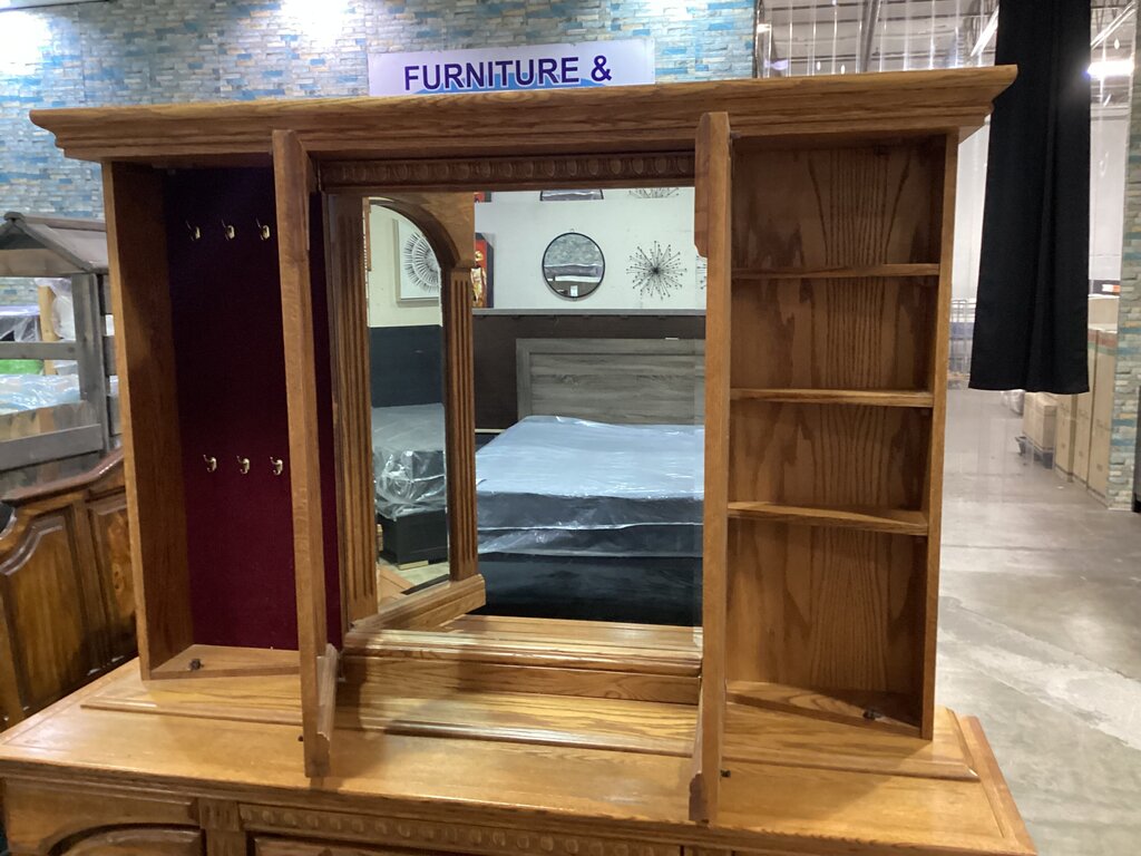 85139 - Vintage Michael Howard Georgian Court Dresser 70x20x34