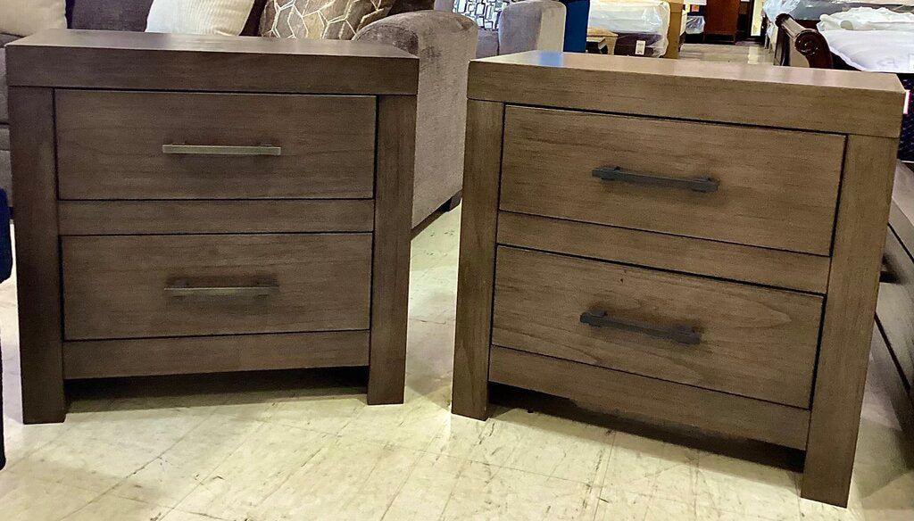 85171 Ashley Pair of Nightstands