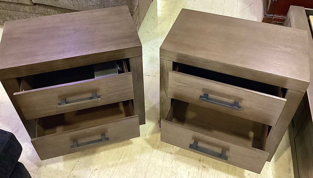 85171 Ashley Pair of Nightstands
