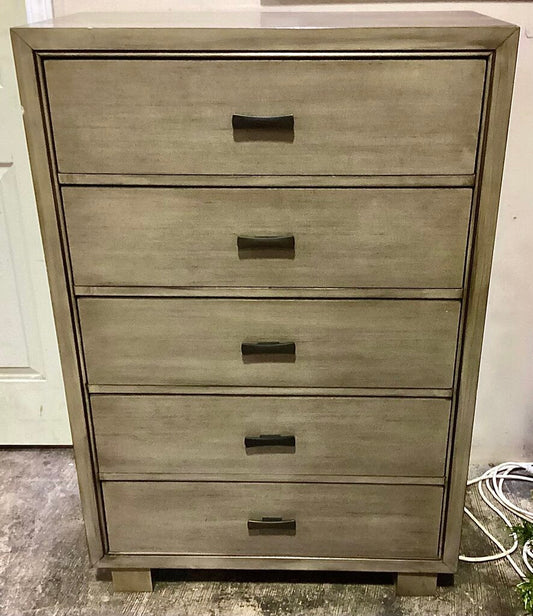 85165 Ashley 5 Drawer Chest 32x16x47