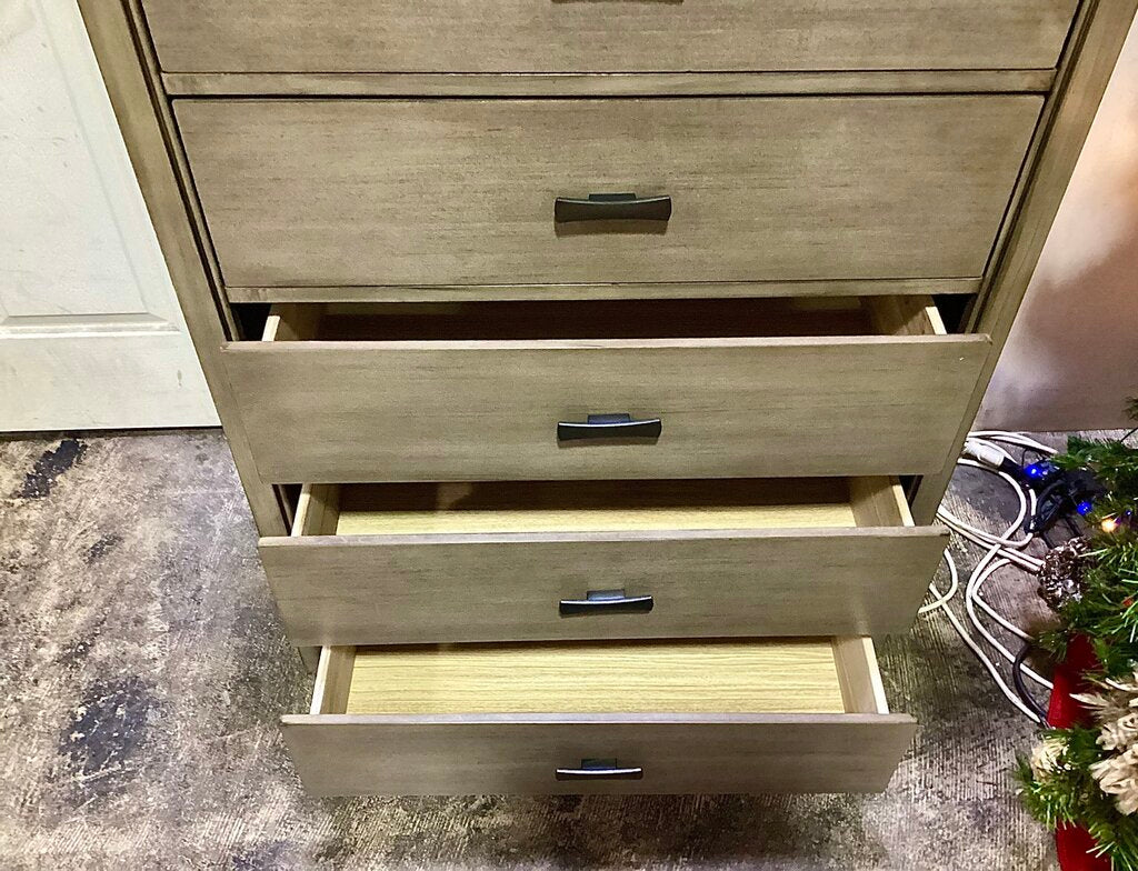 85165 Ashley 5 Drawer Chest 32x16x47