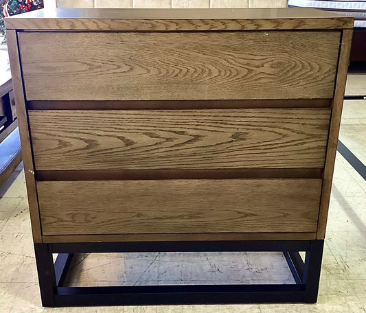 85156 - Scott Living Dillion Accent Chest 32x15x32