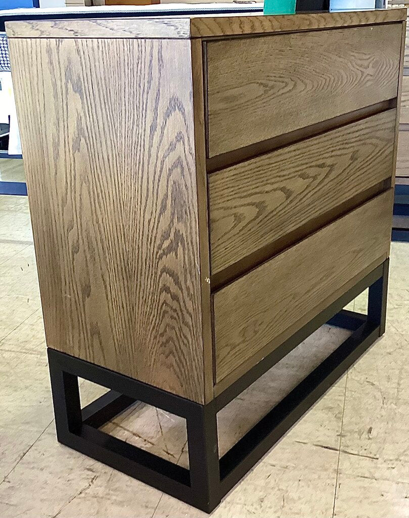 85155 - Scott Living Dillion Accent Chest 32x15x32