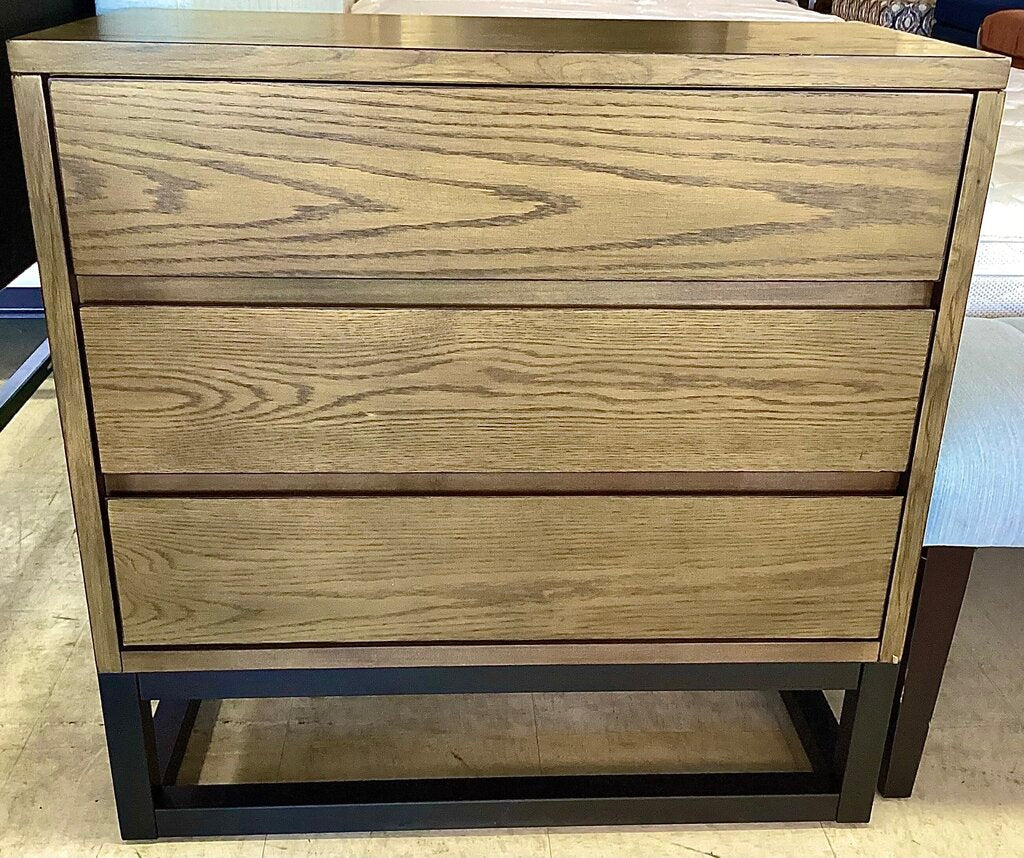 85155 - Scott Living Dillion Accent Chest 32x15x32