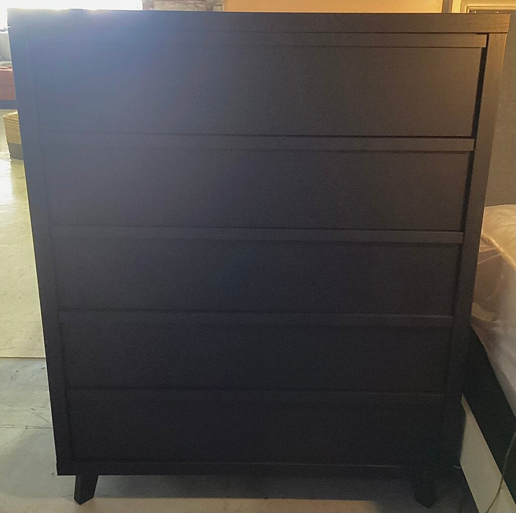85151 Ashley Danziar 5 Drawer Chest 41x20x51
