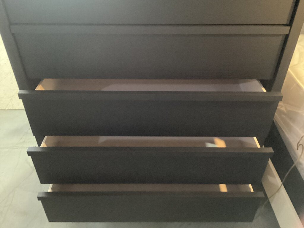 85151 Ashley Danziar 5 Drawer Chest 41x20x51