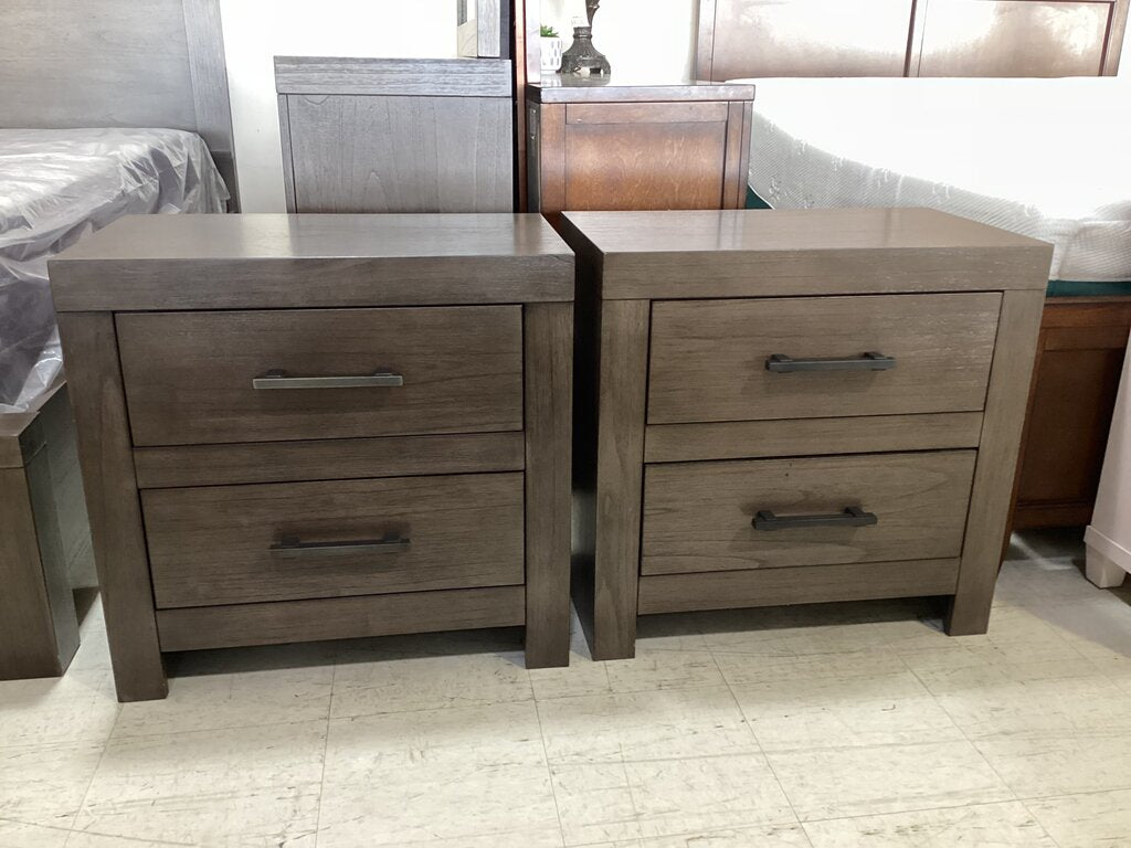 85171 Ashley Pair of Nightstands