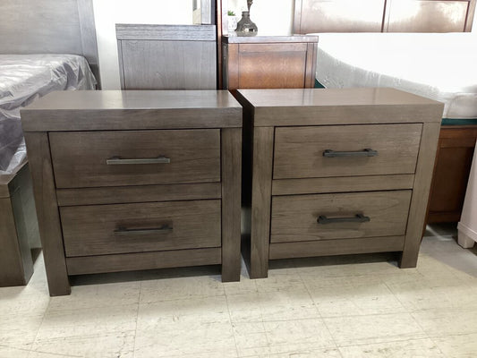 85171 Ashley Pair of Nightstands