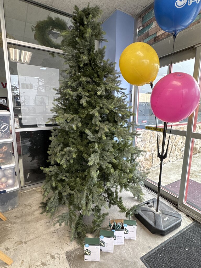 85177 - 9ft Spruce Christmas Tree
