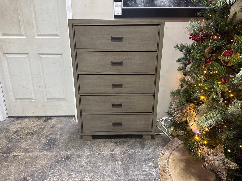 85165 - Ashley Arnett 5 Drawer Chest 32x16x47