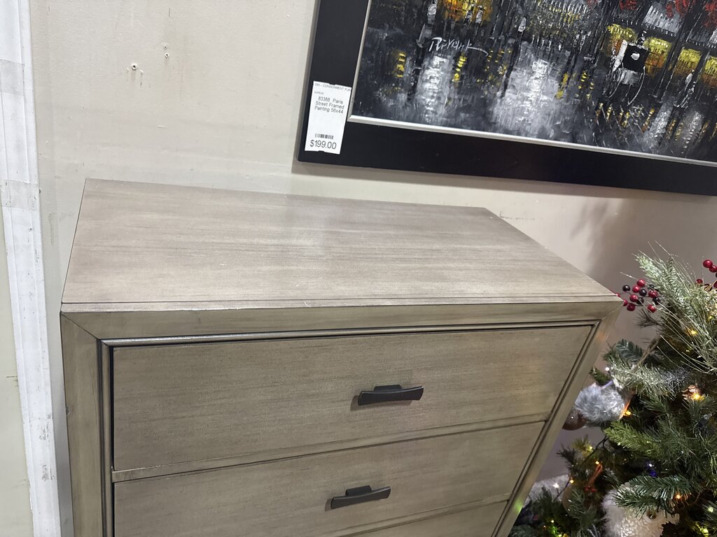 85165 - Ashley Arnett 5 Drawer Chest 32x16x47