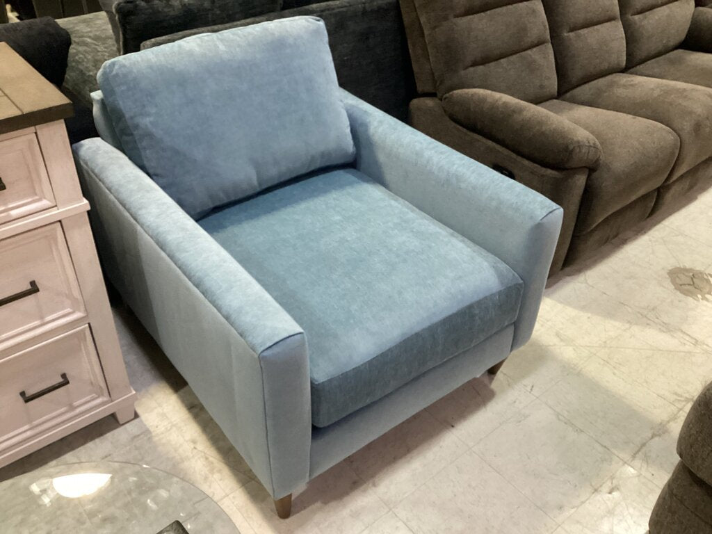 85250 - Jonathan Louis French Blue Leg Chair 36x42x36