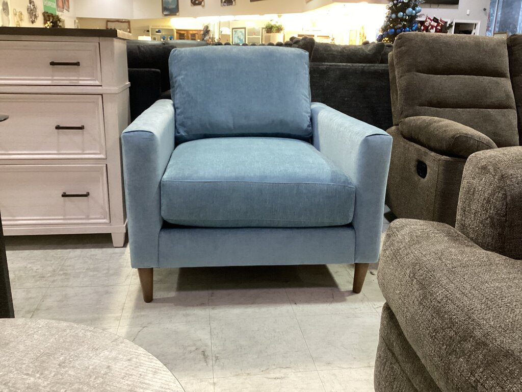 85250 - Jonathan Louis French Blue Leg Chair 36x42x36