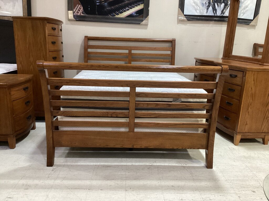 85257 - Wooden Queen Size Sleigh Bed Frame 64x98x51/40