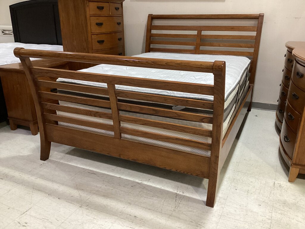 85257 - Wooden Queen Size Sleigh Bed Frame 64x98x51/40