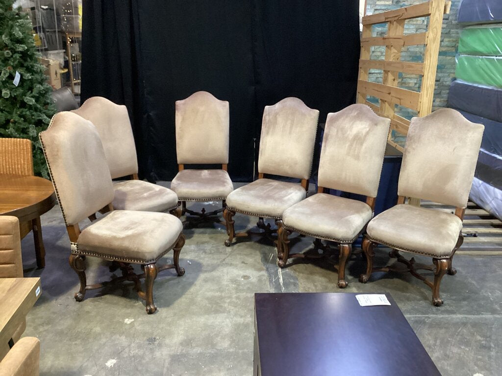 85149 - Hooker Set of 6 Upholstered Camel Back Side Chairs 24x24x48