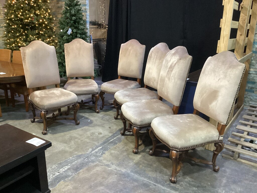 85149 - Hooker Set of 6 Upholstered Camel Back Side Chairs 24x24x48