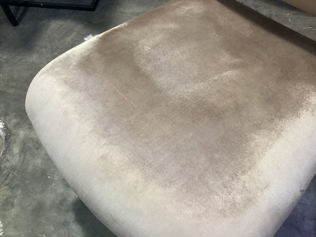 85149 - Hooker Set of 6 Upholstered Camel Back Side Chairs 24x24x48