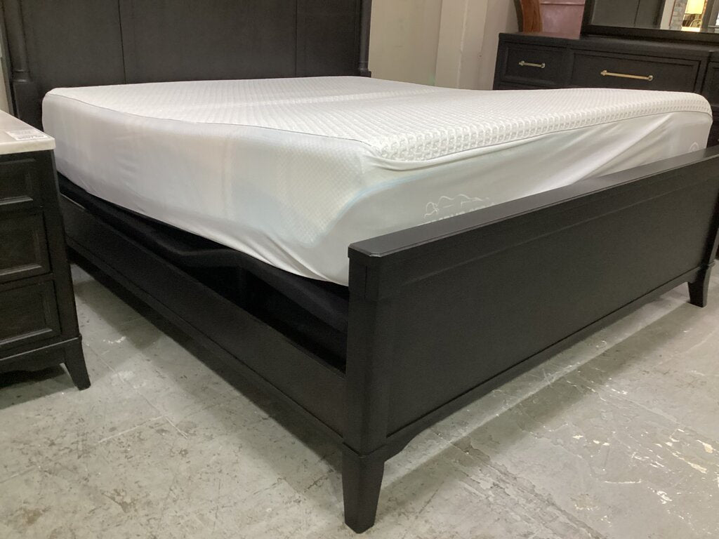 85288 - Ashley Welltern King Bed Frame w/Ease Adjustable Base 80x88x64