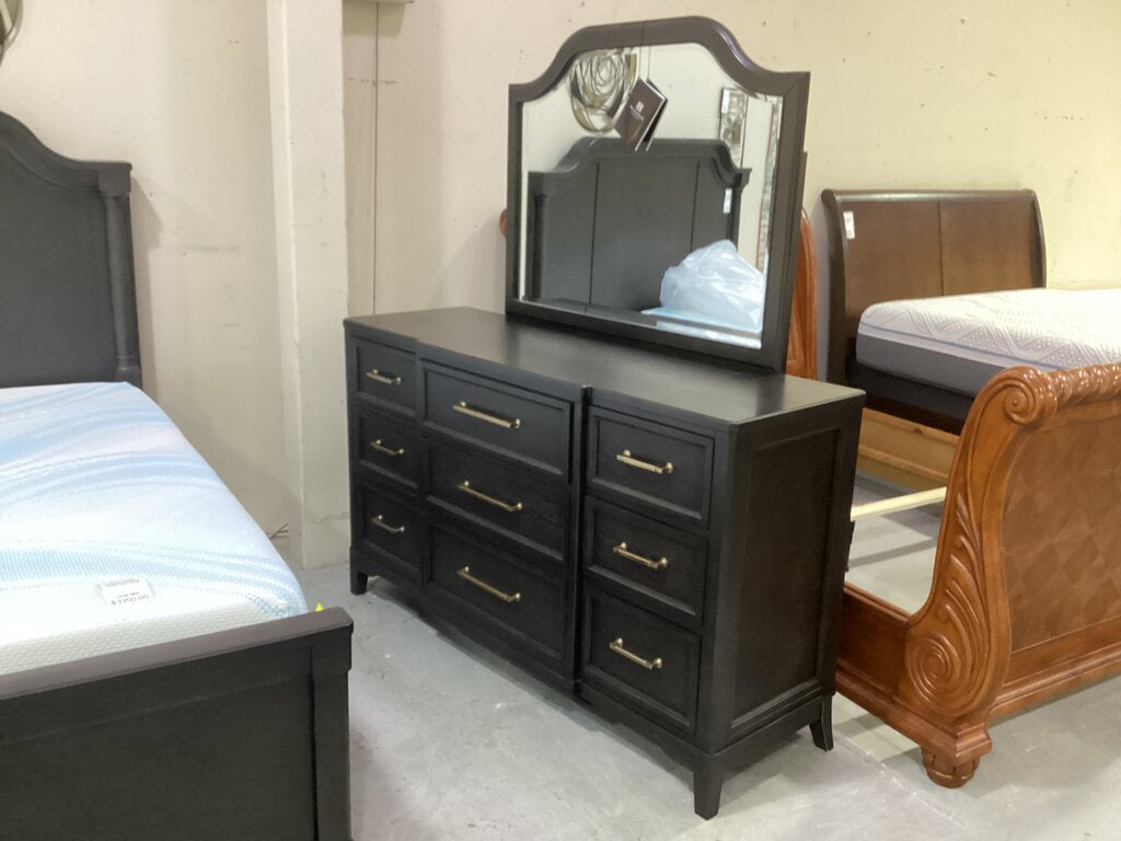 85290 - Ashley Welltern Dresser w/Mirror 66x21x39-69