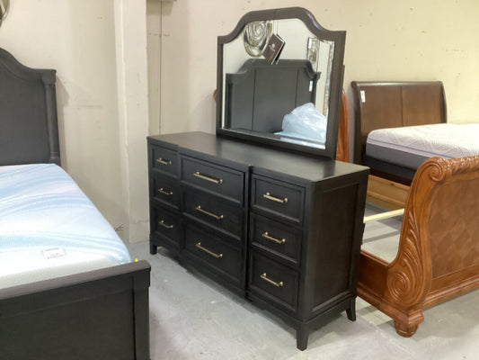 85290 - Ashley Welltern Dresser w/Mirror 66x21x39-69