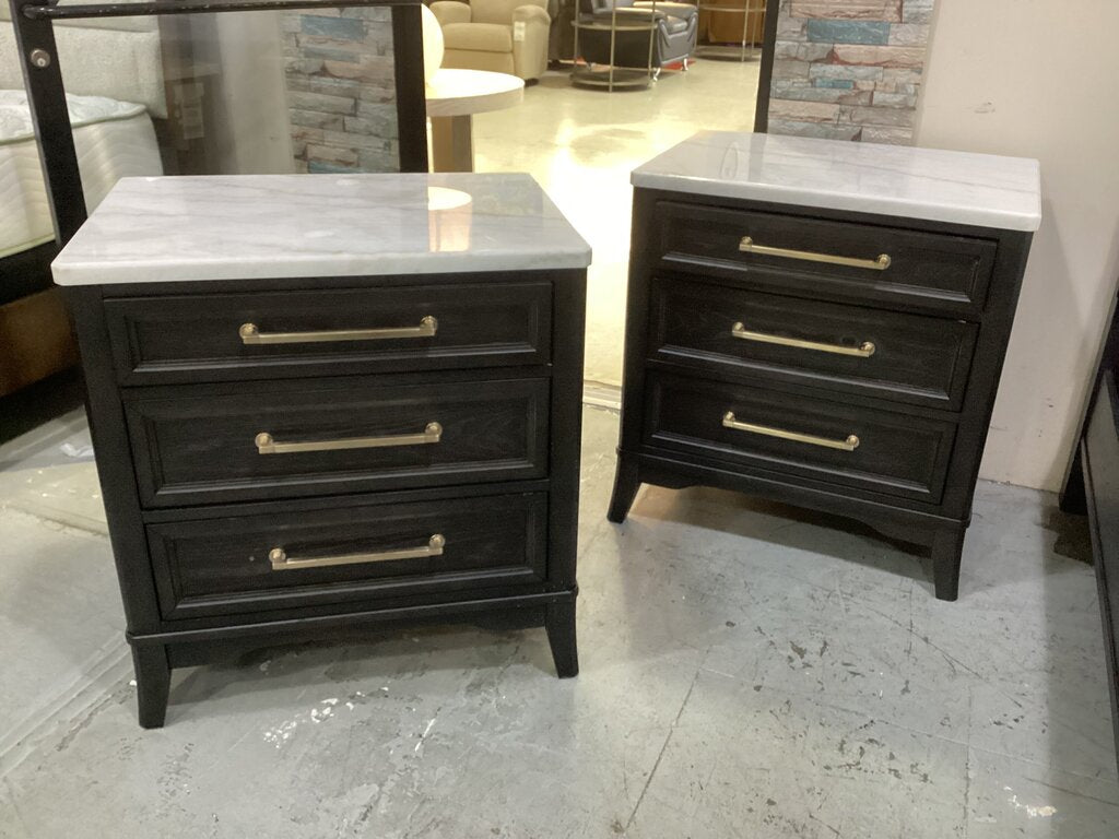 85289 - Ashley Welltern Pair of Charging Nightstands 28x20x30