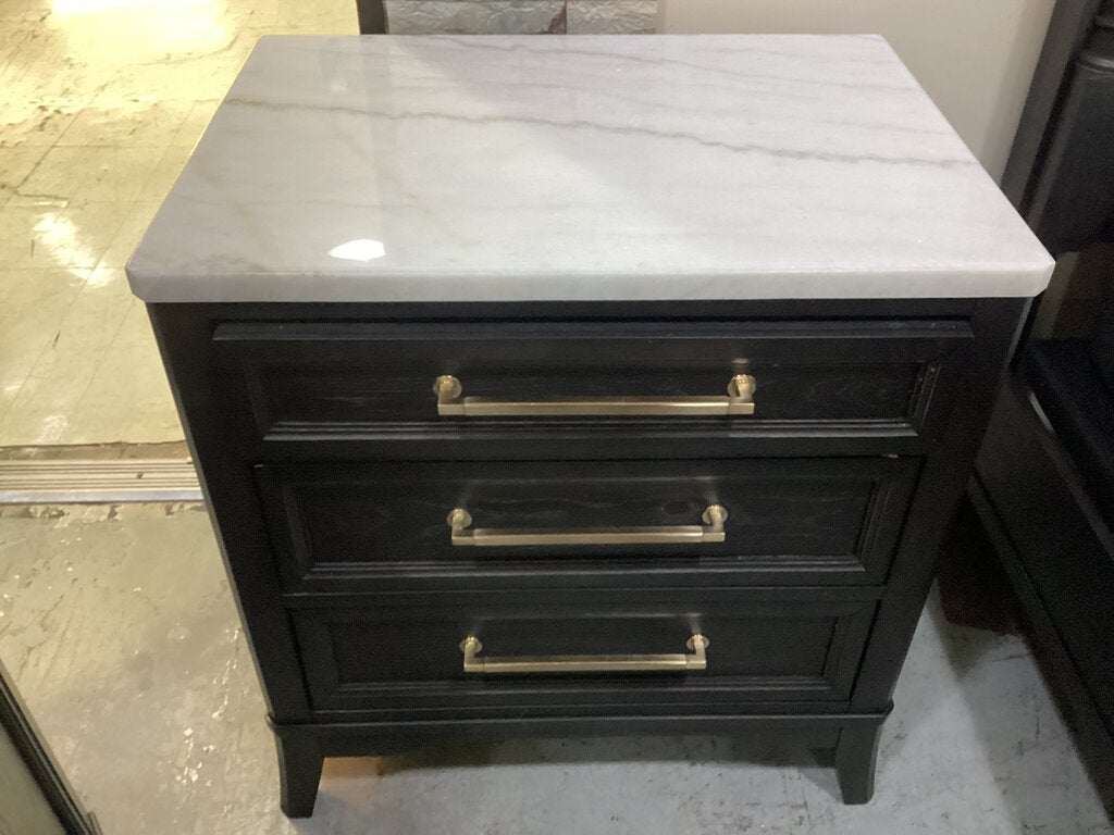 85289 - Ashley Welltern Pair of Charging Nightstands 28x20x30