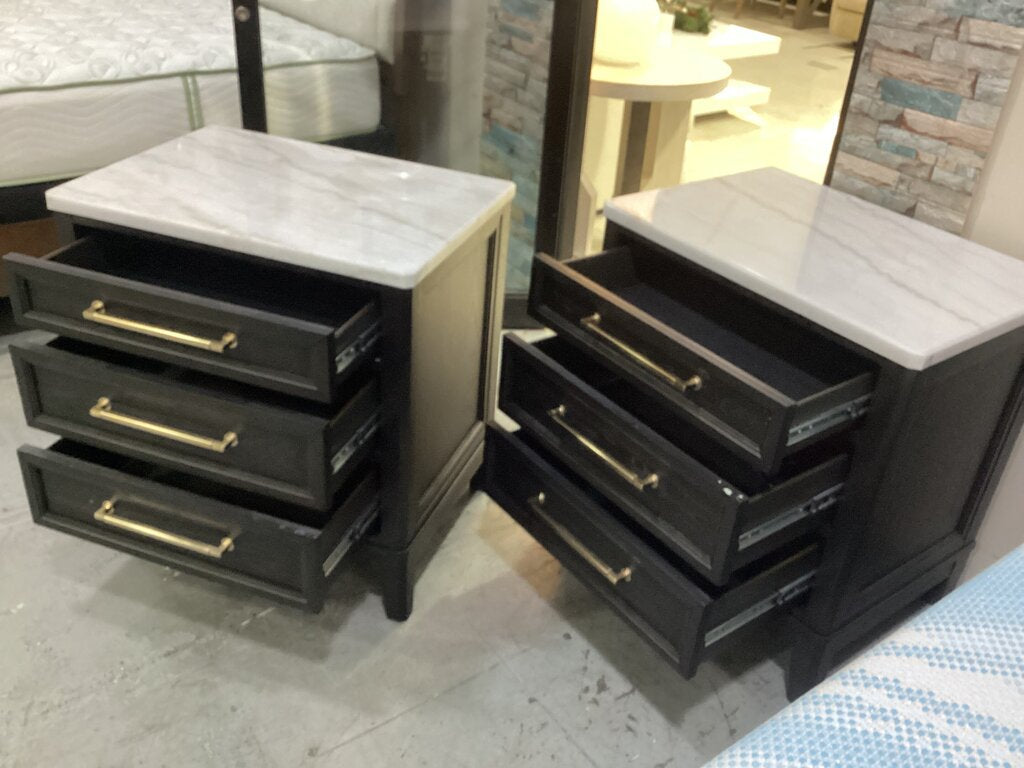 85289 - Ashley Welltern Pair of Charging Nightstands 28x20x30