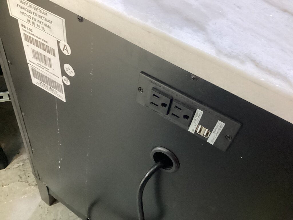 85289 - Ashley Welltern Pair of Charging Nightstands 28x20x30