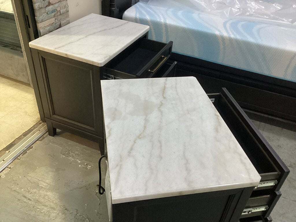 85289 - Ashley Welltern Pair of Charging Nightstands 28x20x30