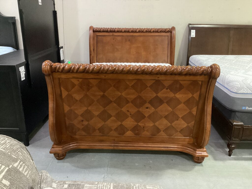 85310 Broyhill Argyle Queen Bedframe 63x97x53