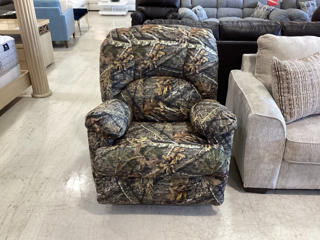Camo NEW Rocker Recliner 38x40x42 (8500)