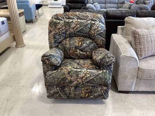 Camo NEW Rocker Recliner 38x40x42 (8500)