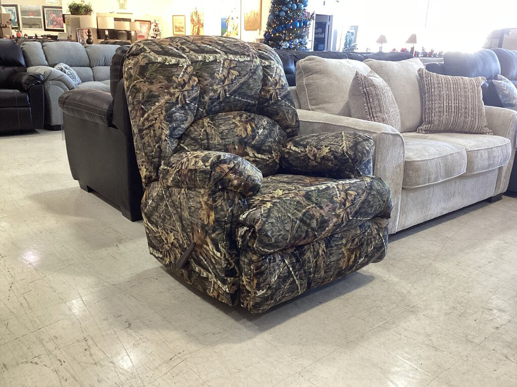 Camo NEW Rocker Recliner 38x40x42 (8500)