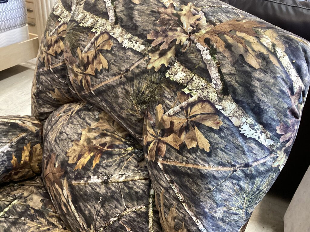 Camo NEW Rocker Recliner 38x40x42 (8500)